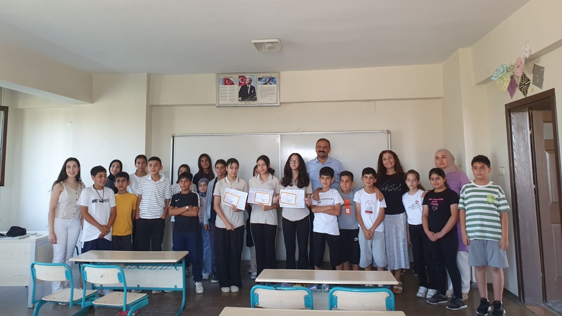 OKULUMUZDA 2024-2025 EĞİTİM ÖĞRETİM YILI SONU KARNE DAĞITIM TÖRENİ YAPILDI